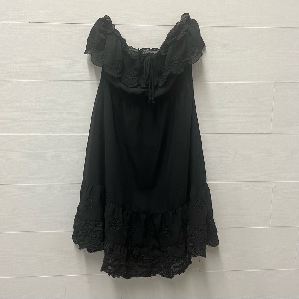 Ladies black strapless dress